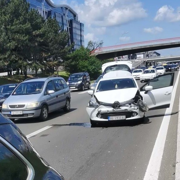 Saobraćajna nezgoda Novi Beograd